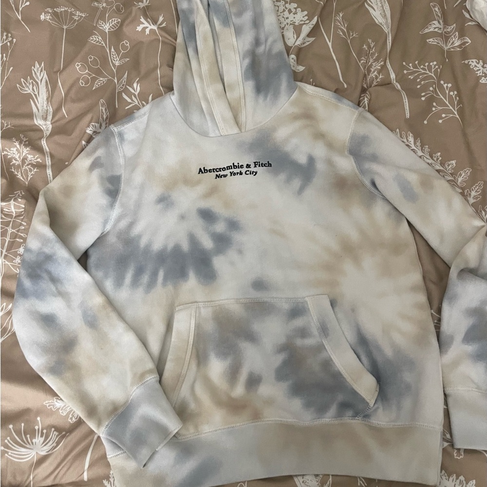 🎉SALE🎉 Like New-Excellent condition Girls Abercrombie & Fitch hoodie-NY
Sz 11-12